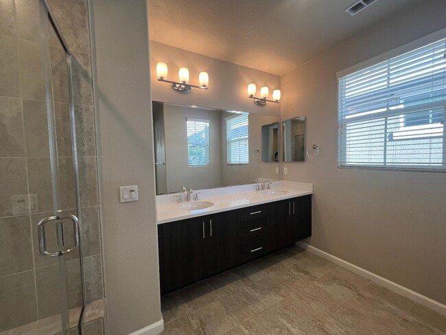 Building Photo - 533 Aspen Pl