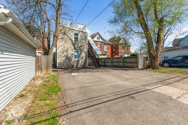 Building Photo - 307 Taylor Ave
