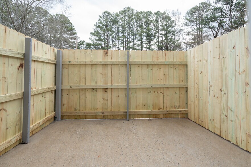 Building Photo - 7560 Taylor Rd