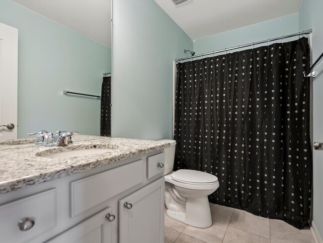 Building Photo - 202 N Sydney Ct