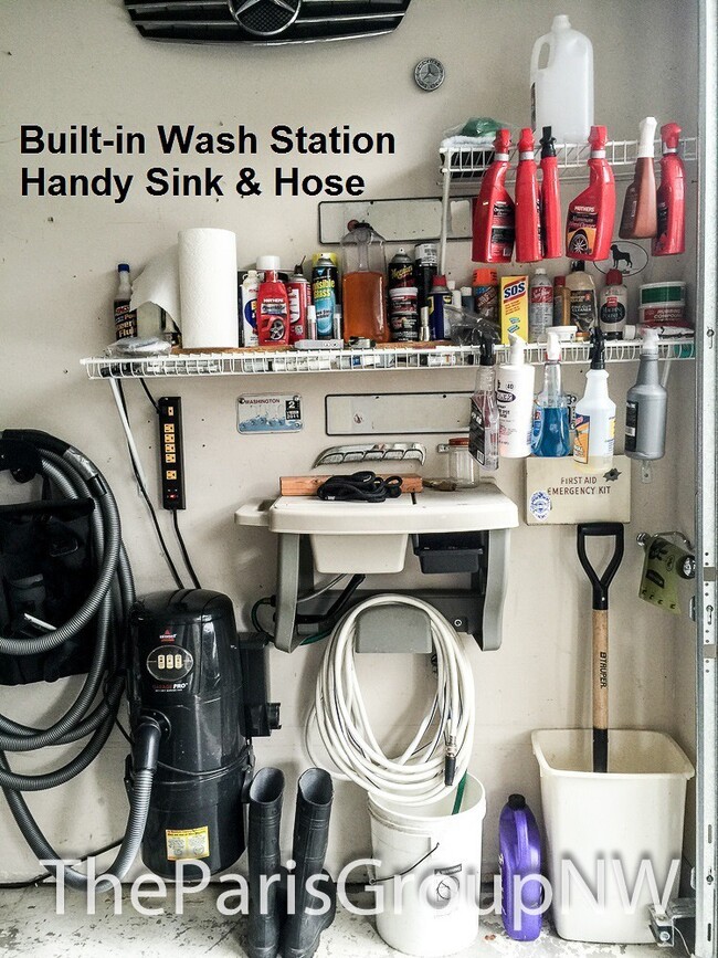 Building Photo - Gorgeous Renton Highlands Condo * Attached...