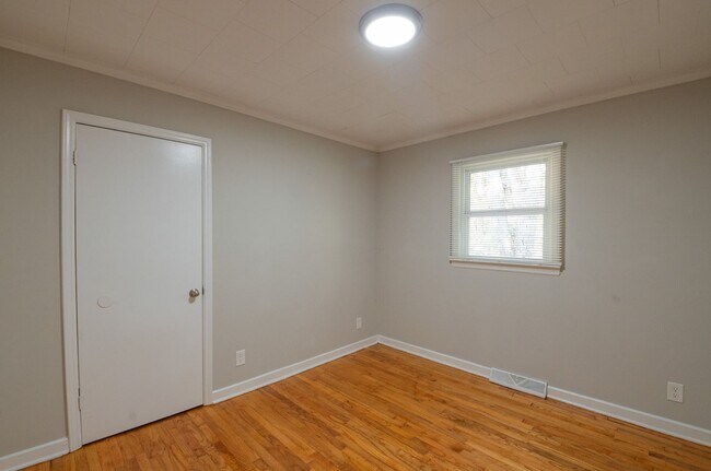 Building Photo - Coming SOON ! This 3 Bedroom home in Fores...