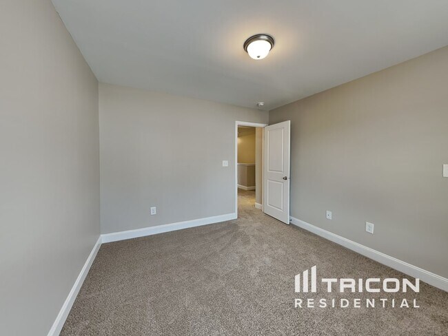 Building Photo - 100 E Goodwin Chase Ln