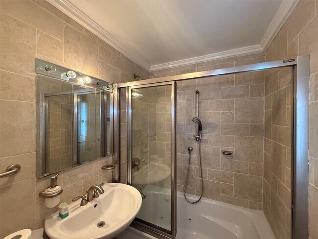 Building Photo - 77-15 78th St