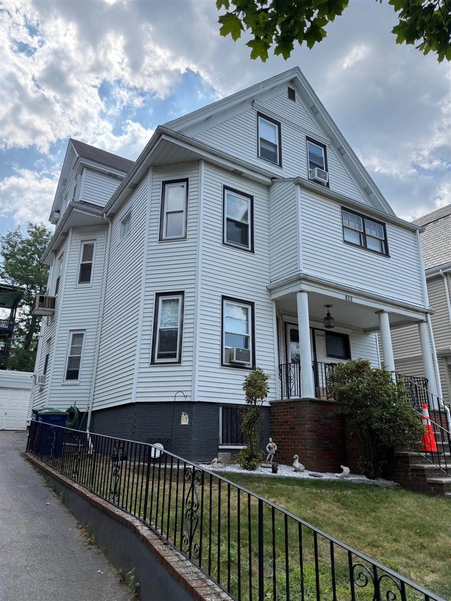 Building Photo - 186 Powder House Blvd