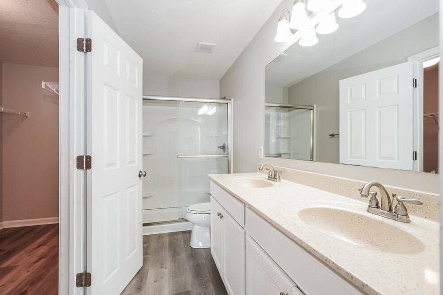 Building Photo - 7500 Willow Leaf Dr