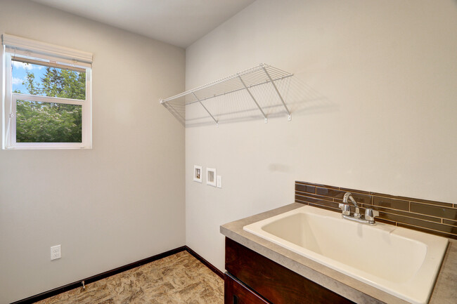 Laundry Room - 5213 Glenwood Ave