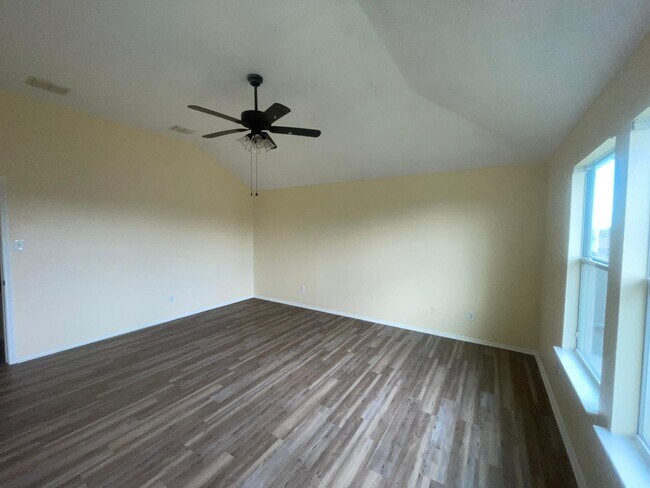 Building Photo - 2108 Northridge Dr