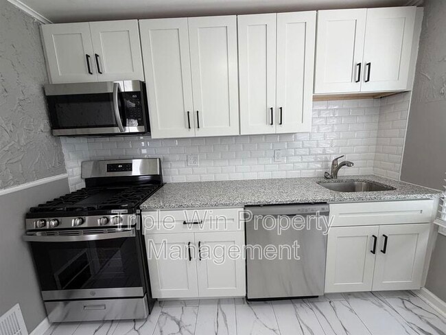 Building Photo - 2308 Huntington Ave