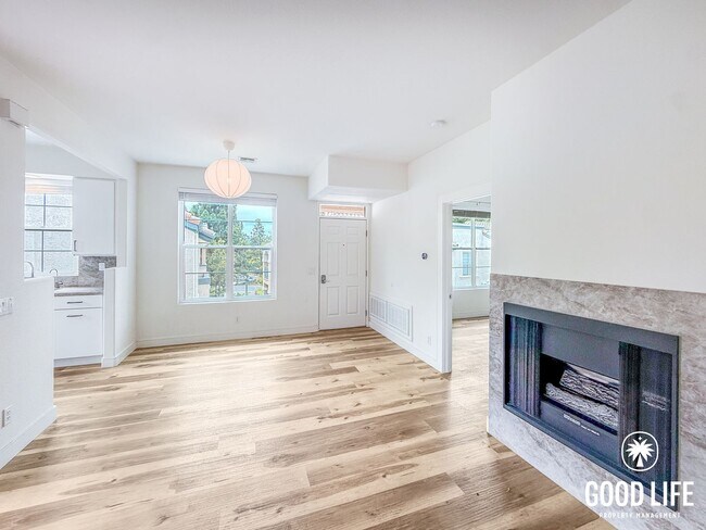 Building Photo - SD: Bright 1BD/1BA Condo in Carmel Valley with Pool, Private Balcony & In-Unit Laundry