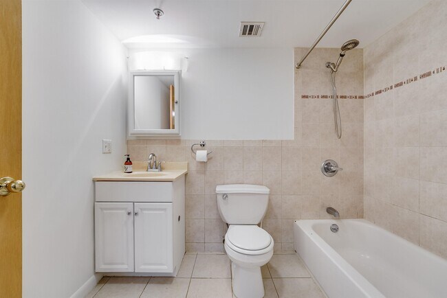 Building Photo - 416 63rd St