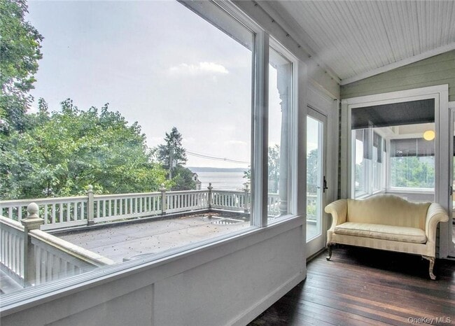 Building Photo - 67 River Rd