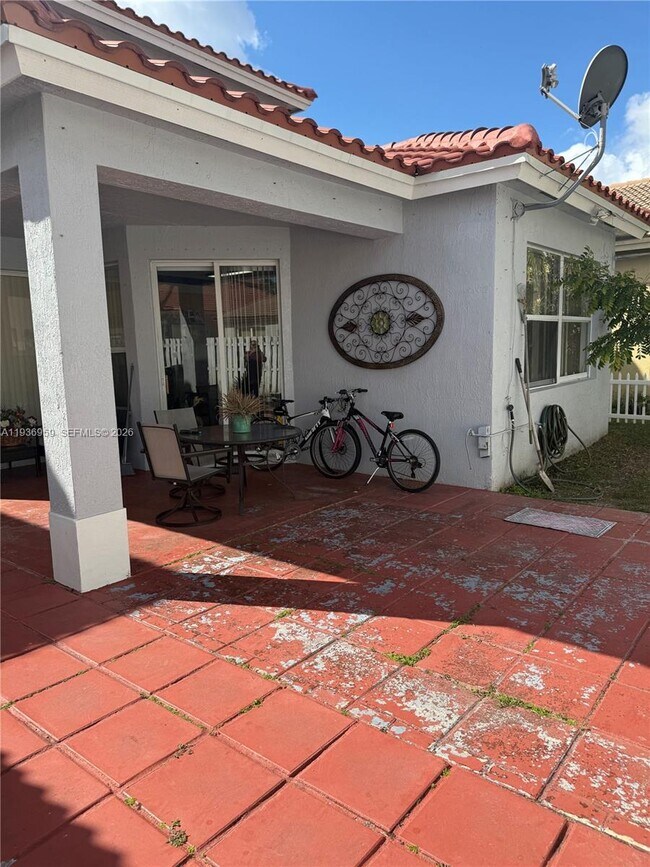 Building Photo - 3951 NE 13th Dr