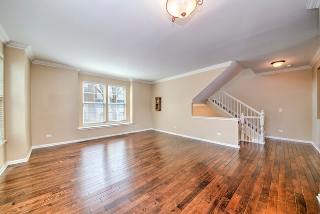 Building Photo - 5565 Cambridge Way