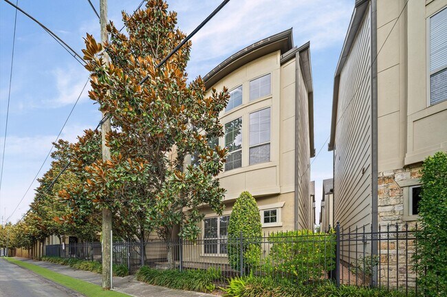 Building Photo - 2923 Pease St