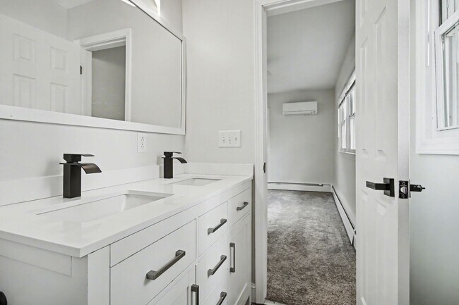 Building Photo - 415 Mountain View Rd