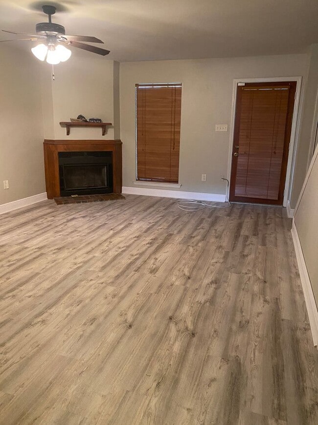 MAISON ROUGE TOWNHOMES 2BR/2.5BT OFF COU... - MAISON ROUGE TOWNHOMES  2BR/2.5BT  OFF COU...