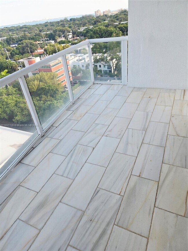 Building Photo - 1401 SW 22nd St