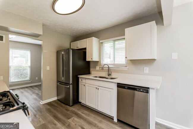 Building Photo - 6270 Beethoven Cir