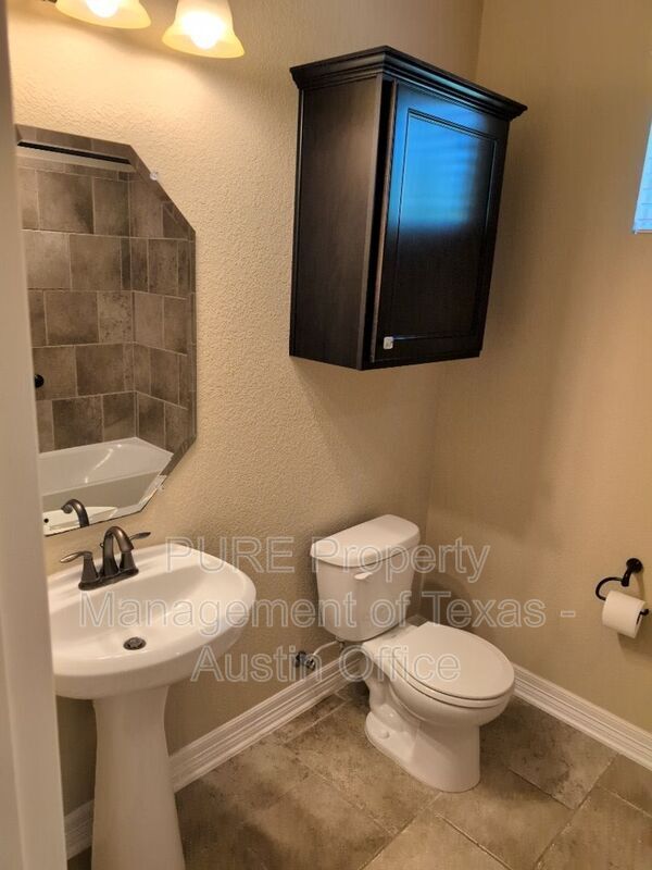 Building Photo - 325 Lombardia Dr