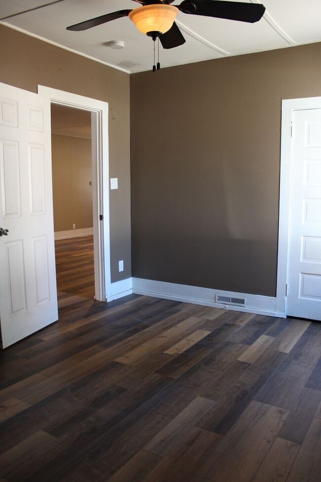 Building Photo - 3 Bedroom - one level