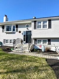 Building Photo - 5 Fred St