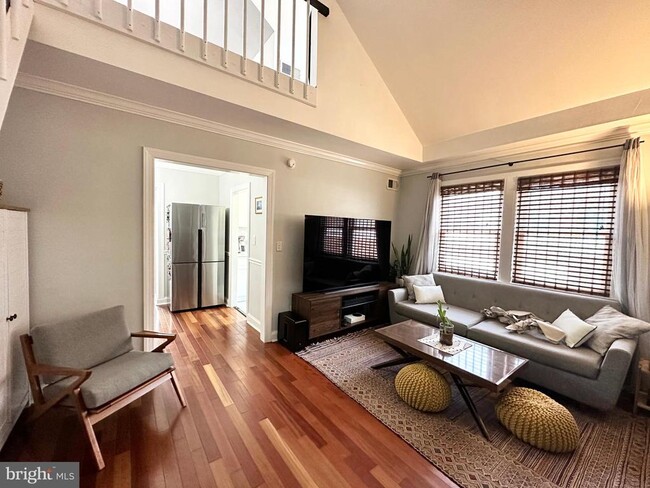 Building Photo - 718 S Washington St