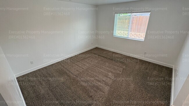 Building Photo - 5 bedroom, 2 bathroom, 3 car garage located near Taft Hwy/ Chevalier Rd