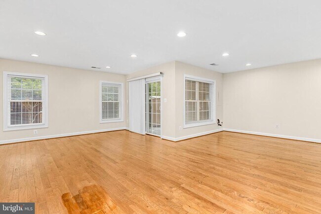 Building Photo - 3836 Elmwood Towne Way