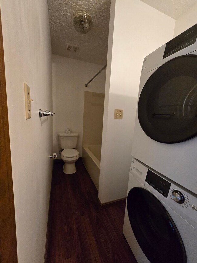 Building Photo - Thompson Dr