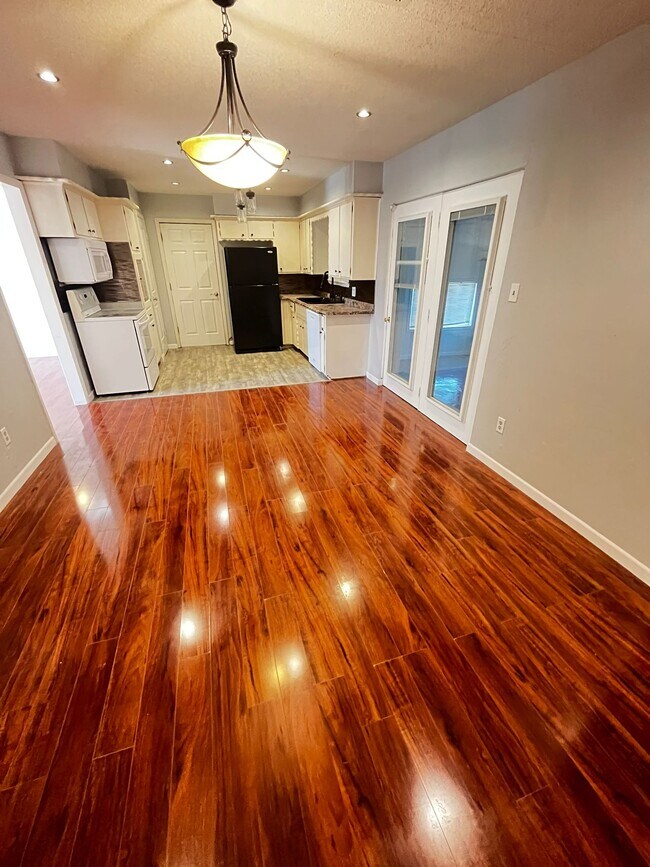 Building Photo - 4807 NW Cheyenne Ave