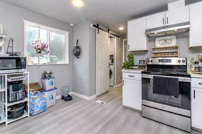 Building Photo - Updated 2 bedroom manufactured home on large corner lot