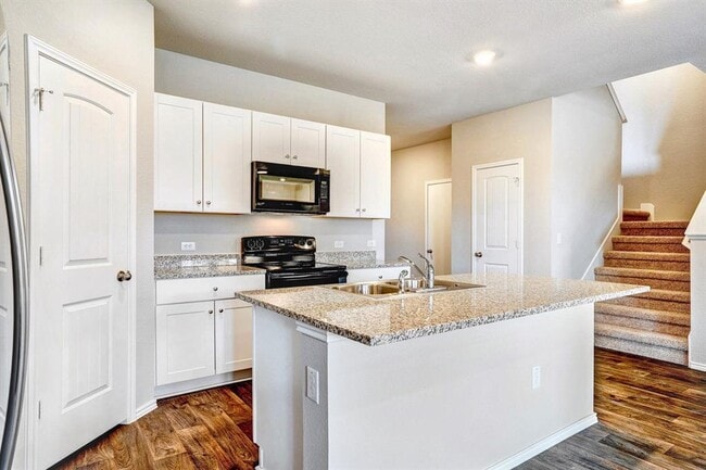 Building Photo - 5905 Brocade Dr