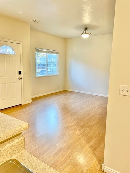 Building Photo - 484 W 1490 N