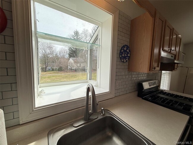 Building Photo - 112 Scott St