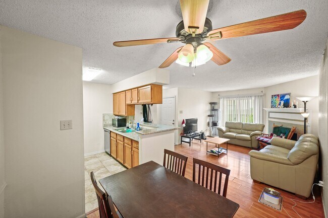 Building Photo - 2120 El Paseo St