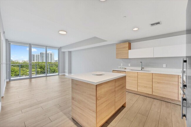 Building Photo - 16385 Biscayne Blvd