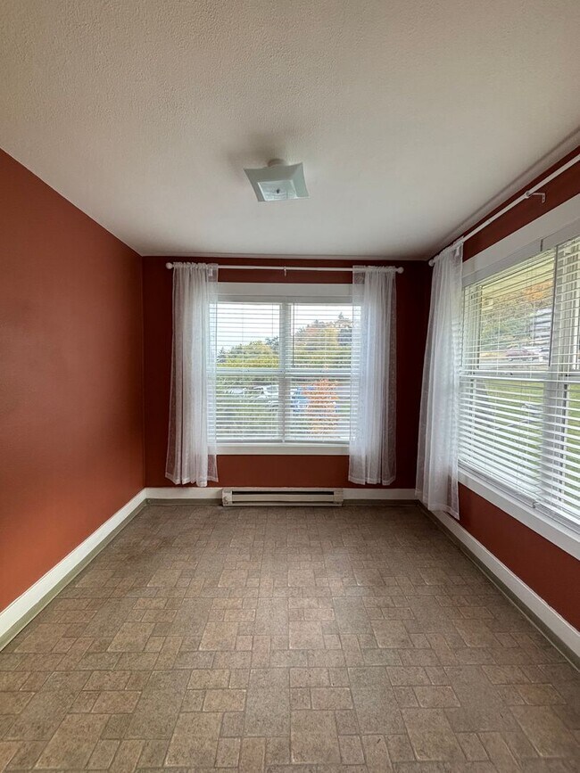 Building Photo - Beautiful views of Mt. Hood!