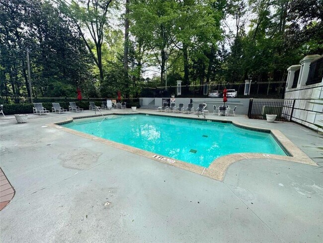 Building Photo - 3201 Lenox Rd NE