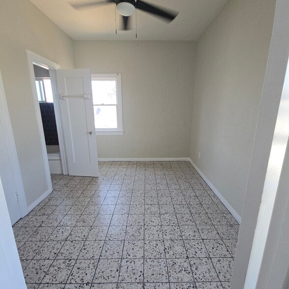 Building Photo - 479 Gaviota Ave