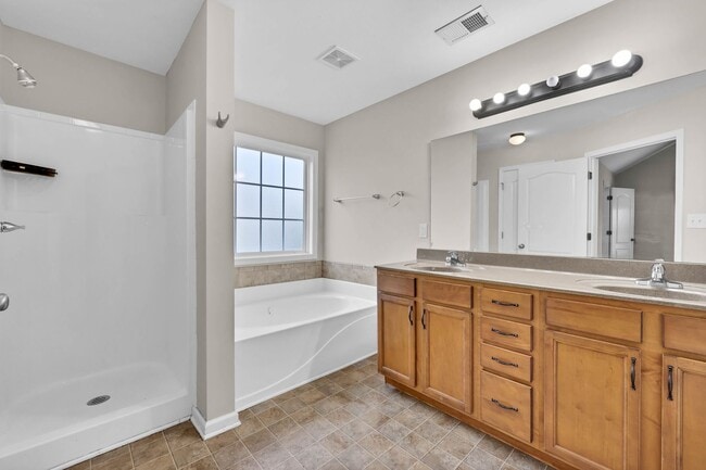 Building Photo - 1109 Ishee Dr