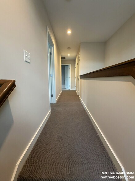 Building Photo - 11 Alder St