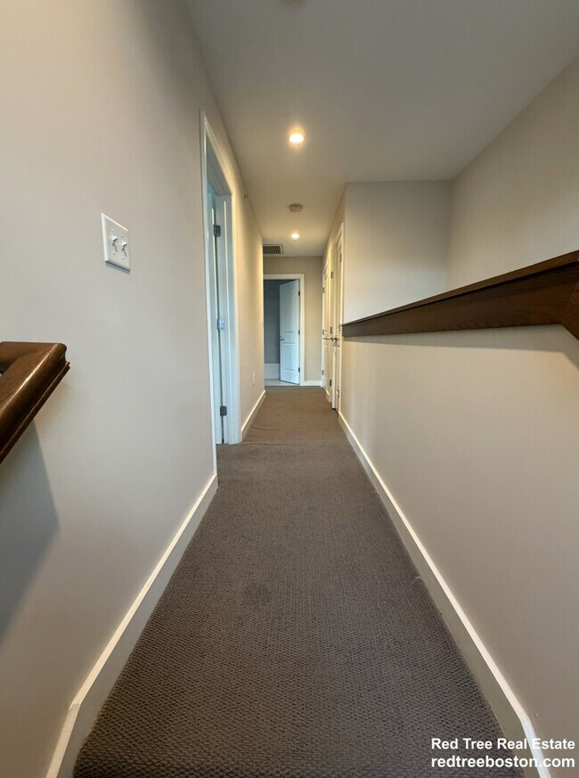 Building Photo - 11 Alder St