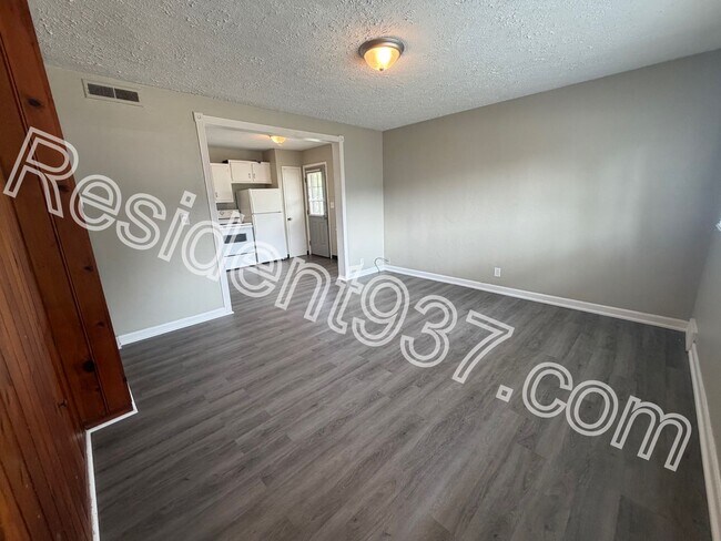 Building Photo - 1047 Blakley Dr