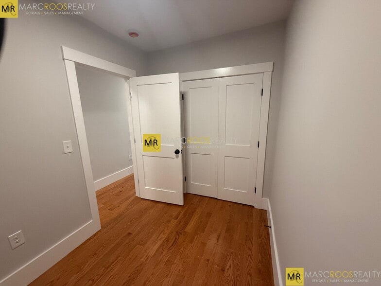 Building Photo - 118 Marginal St