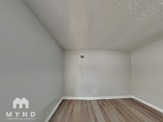 Building Photo - 2432 Kimbark Woods Cove