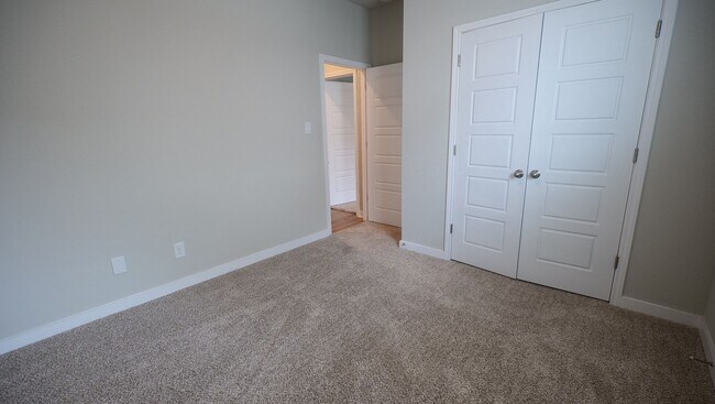 Building Photo - Stunning 3x2 Luxury Duplex in Buda, TX!
