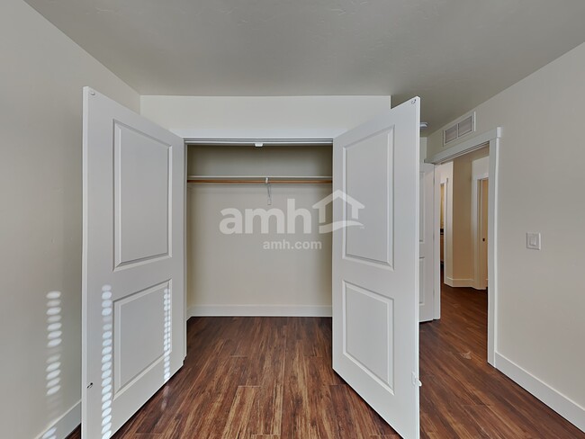 Building Photo - 11503 W Mesquite St
