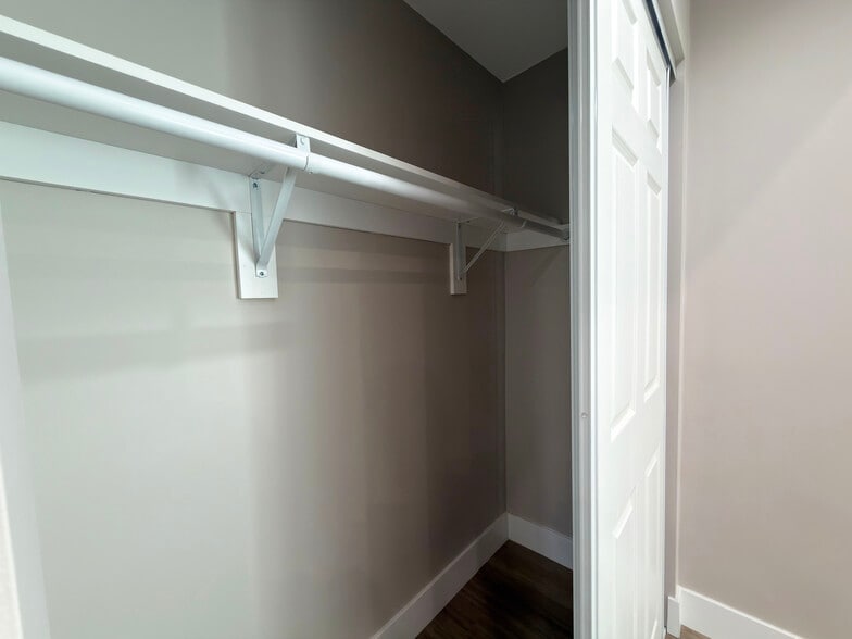 Building Photo - 1382 Molino Ave