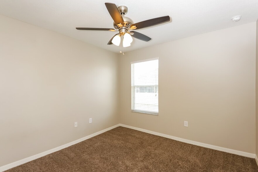 Building Photo - 10721 Shady Preserve Dr